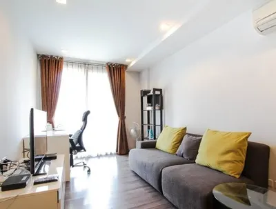 1-bed condo for rent near BTS Phra Khanong, photo 1 of 5