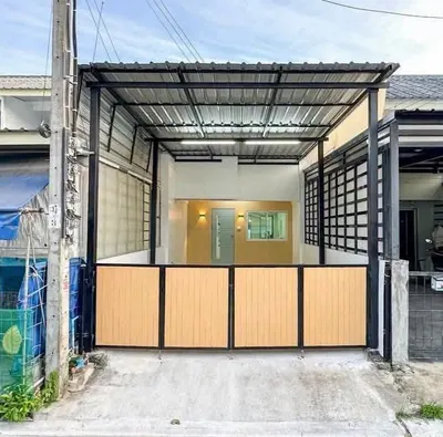 2-bed townhouse for sale in Nong Chok, photo 1 of 5