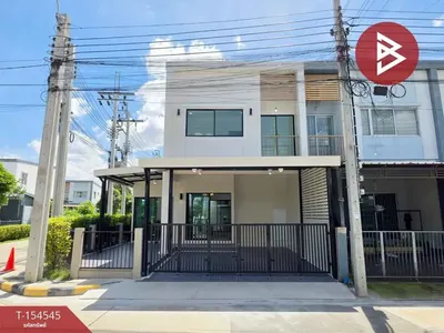 4-bed townhouse for sale near MRT Khlong Bang Phai, photo 1 of 5