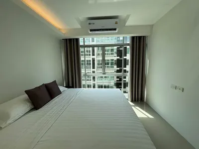 2-bed condo for rent near BTS Phrom Phong, photo 1 of 5