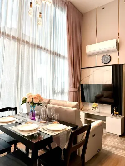 Condo 2 chambres à louer près de la station MRT Khlong Toei, photo 1 sur 5