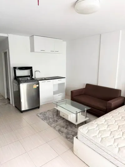 Condo à louer près de la station MRT Lat Phrao 101, photo 2 sur 5