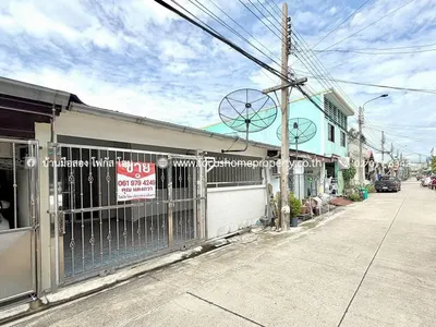 Maison de ville 2 chambres à vendre près de la station MRT Chaeng Watthana 14, photo 2 sur 5
