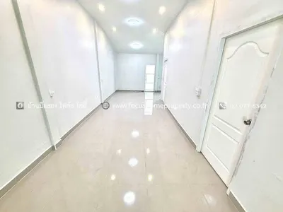 Maison de ville 2 chambres à vendre près de la station MRT Chaeng Watthana 14, photo 5 sur 5