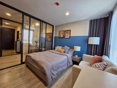 Condo for rent at XT HUAIKHWANG, photo 1 of 9