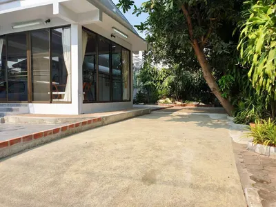 Maison 3 chambres à louer près de la station MRT Huai Khwang, photo 5 sur 5