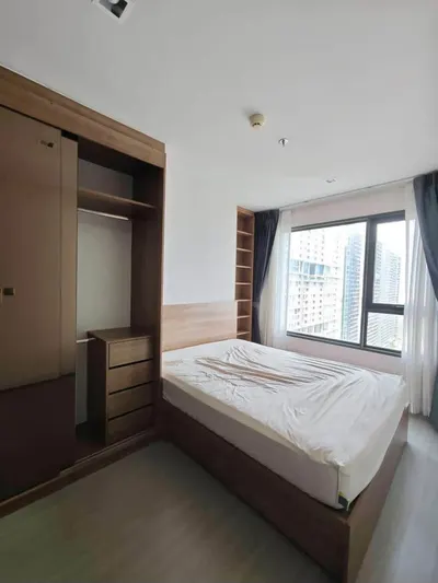 Condo 1 chambre à louer près de la station MRT Ratchadaphisek, photo 2 sur 5