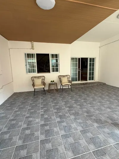 5-bed house for rent near MRT Huai Khwang, photo 2 of 5