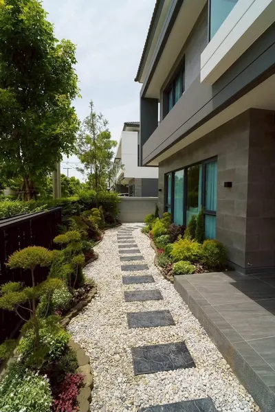 Maison 4 chambres à louer près de la station BTS Bang Na, photo 2 sur 5