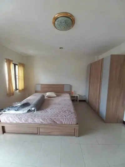3-bed townhouse for sale near ARL Makkasan, photo 3 of 5