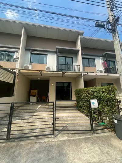 3-bed townhouse for rent near BTS Bang Na, photo 2 of 5