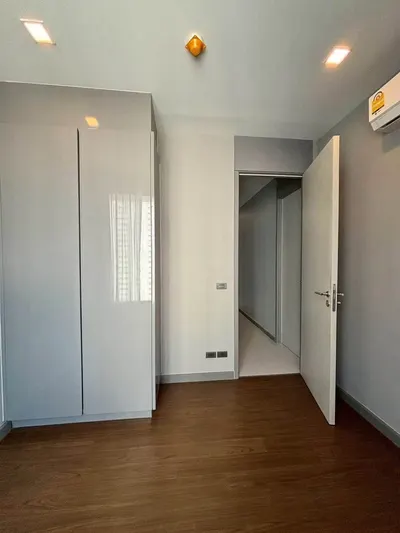 2-bed condo for rent at M Silom, photo 3 of 5