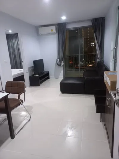 Condo 2 chambres à louer près de la station BTS Bearing, photo 3 sur 5