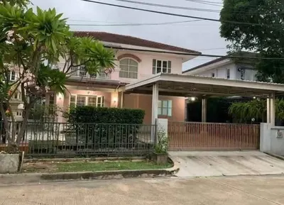 MRT 邦拉艾站附近的3房独栋住宅出租，第1张，共5张