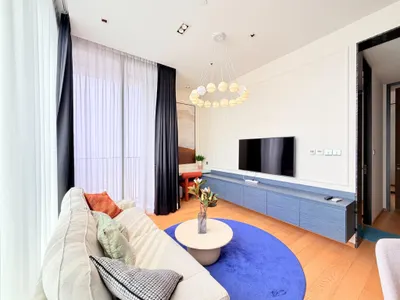 2-bed condo for rent at 28 Chidlom, photo 3 of 4