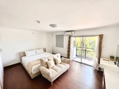 1-bed condo for rent near BTS Punnawithi, photo 1 of 5