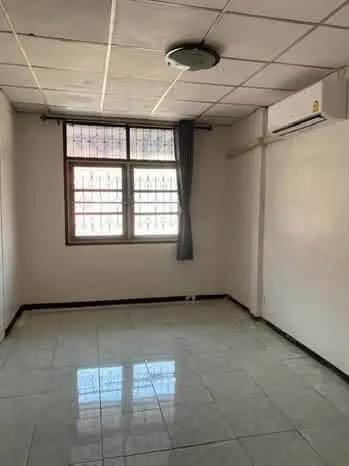 Maison 3 chambres à louer près de la station MRT Lat Phrao, photo 5 sur 5