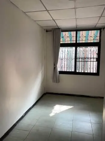 Maison 3 chambres à louer près de la station MRT Lat Phrao, photo 2 sur 5