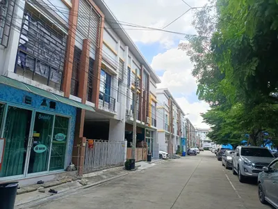 3-bed townhouse for sale near MRT Min Buri, photo 3 of 4