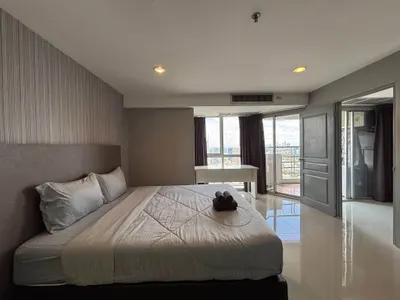 2-bed condo for rent at Waterford Diamond Tower, photo 3 of 5