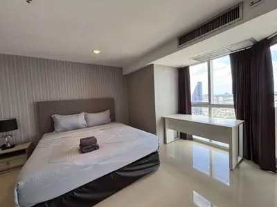 2-bed condo for rent at Waterford Diamond Tower, photo 4 of 5