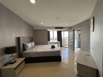 2-bed condo for rent at Waterford Diamond Tower, photo 1 of 5