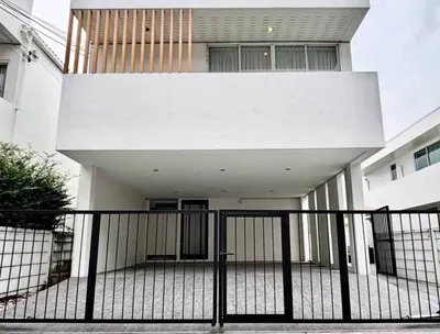 4-bed house for rent at Courtyard Villa, photo 1 of 5