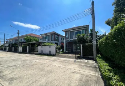 Maison 3 chambres à vendre près de la station MRT Min Buri, photo 2 sur 5