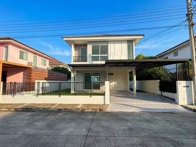3-bed house for sale near MRT Bang Rak Yai, photo 1 of 5