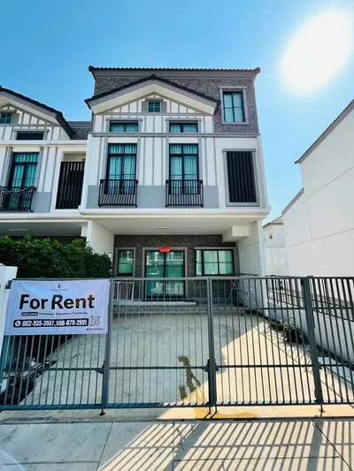 3-bed house for rent near BTS Bang Na, photo 1 of 5