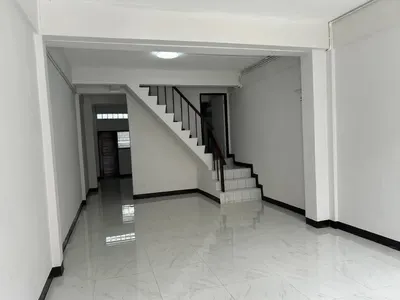 MRT 素铁讪站附近的4房独栋住宅出租，第4张，共5张