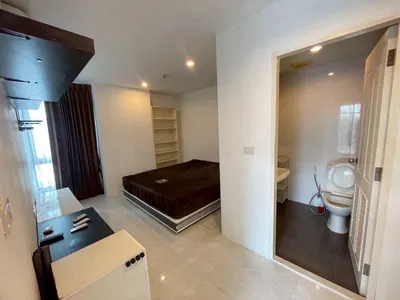 2-bed condo for rent near BTS Bang Na, photo 1 of 5