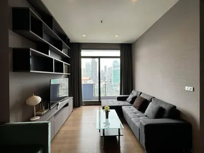 Condo 2 chambres à vendre près de la station BTS Surasak, photo 1 sur 5