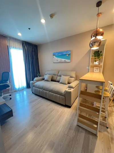 Condo 2 chambres à vendre près de la station MRT Huai Khwang, photo 2 sur 5