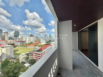 3-bed apartment for rent near BTS Asok, photo 2 of 5
