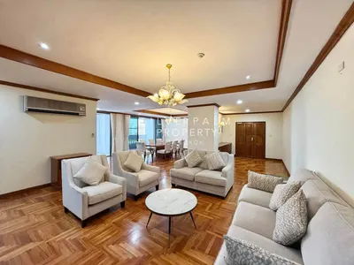 3-bed apartment for rent near BTS Asok, photo 1 of 5