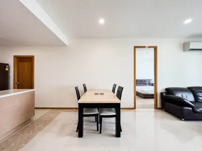2-bed condo for rent at The Empire Place Sathon, photo 3 of 5
