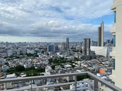 Studio condo for rent near BTS Wongwian Yai, photo 2 of 5