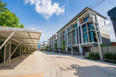 Premium Place Kaset-Nawamin (ซอยมัยลาภ)の4ベッドルーム一戸建て（賃貸）、写真1/5