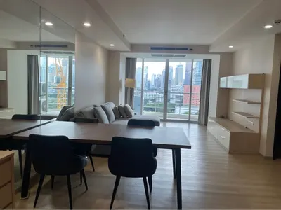 1-bed condo for rent near BTS Ratchadamri, photo 1 of 5