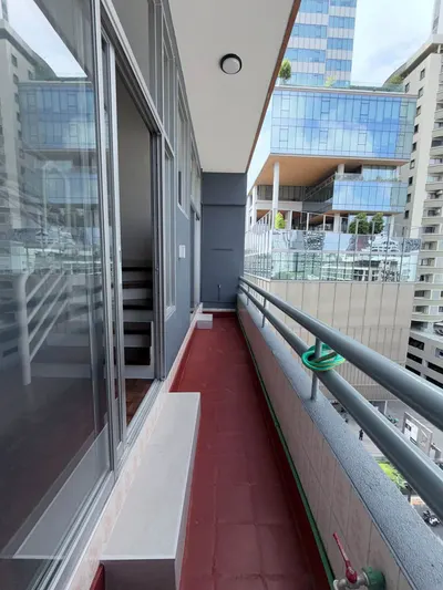 2-bed condo for rent near BTS Asok, photo 1 of 9