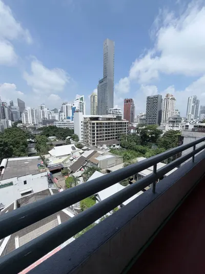 2-bed condo for rent near BTS Asok, photo 2 of 9
