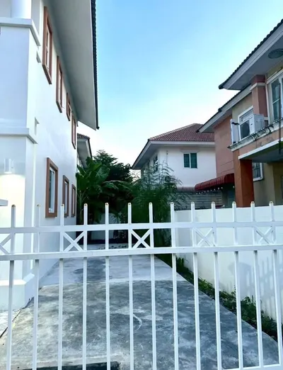 SRT 兰实站附近的3房独栋住宅出租，第2张，共5张