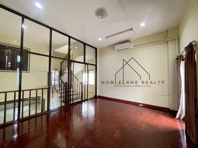 Maison de ville 3 chambres à louer près de la station MRT Huai Khwang, photo 5 sur 5