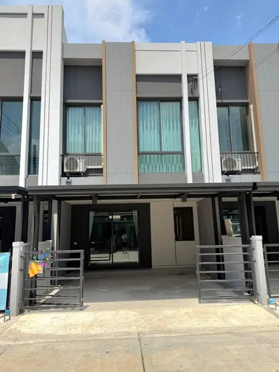 Pleno Sukhumvit-Bangna 2の3ベッドルームタウンハウス（賃貸）、写真2/5