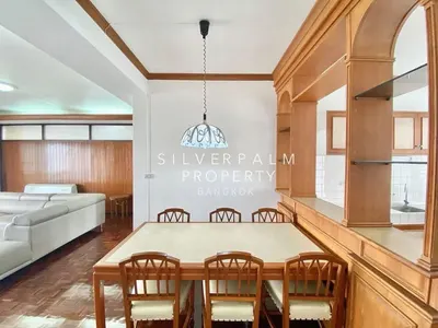Appartement 3 chambres à louer près de la station BTS Phrom Phong, photo 3 sur 5