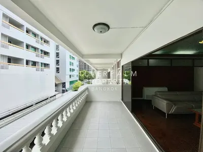 Appartement 3 chambres à louer près de la station BTS Phrom Phong, photo 1 sur 5