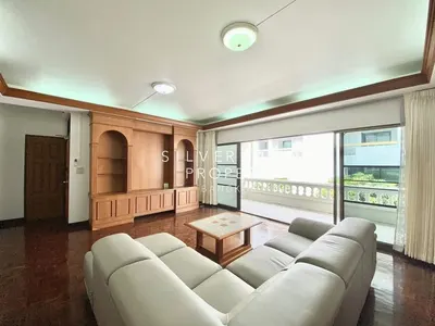 Appartement 3 chambres à louer près de la station BTS Phrom Phong, photo 2 sur 5