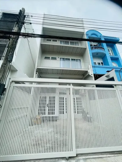 ให้เช่าทาวน์เฮาส์ 4 ห้องนอน ใกล้ MRT สุทธิสาร รูปที่ 6 จาก 8