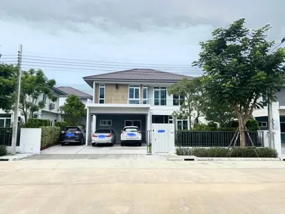 4-bed house for rent near BTS Bang Na, photo 1 of 5